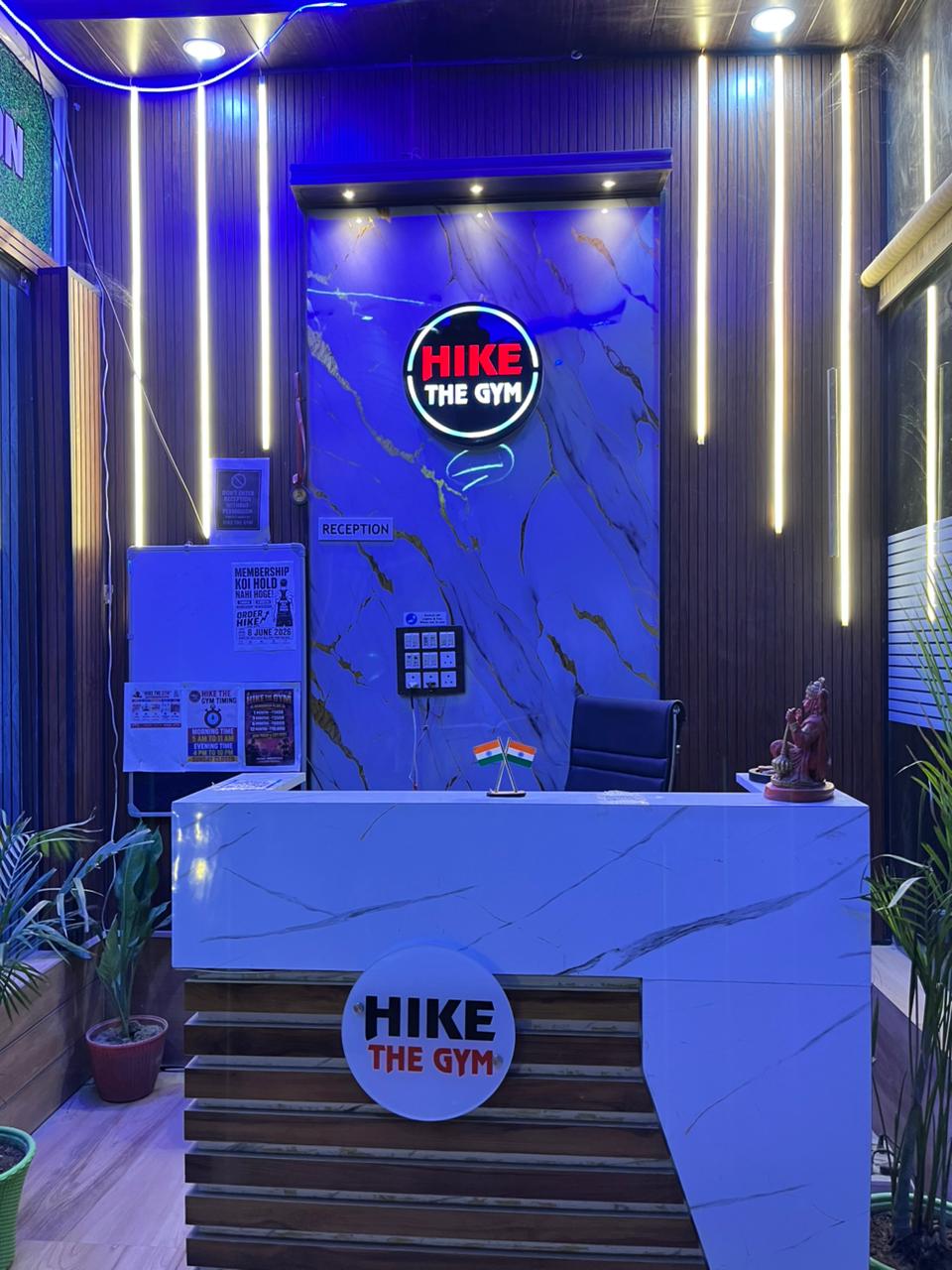 Reception & Lounge